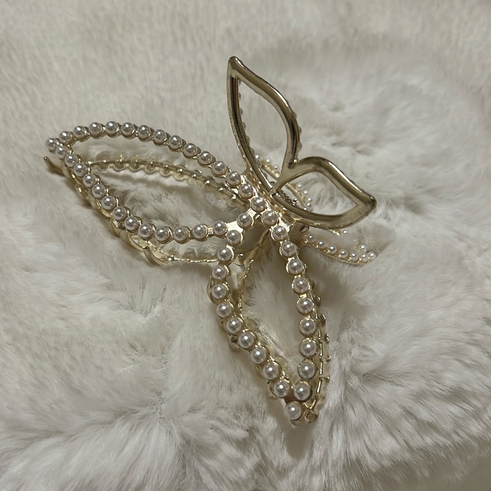 HAIR CLAW CLIP PEARL